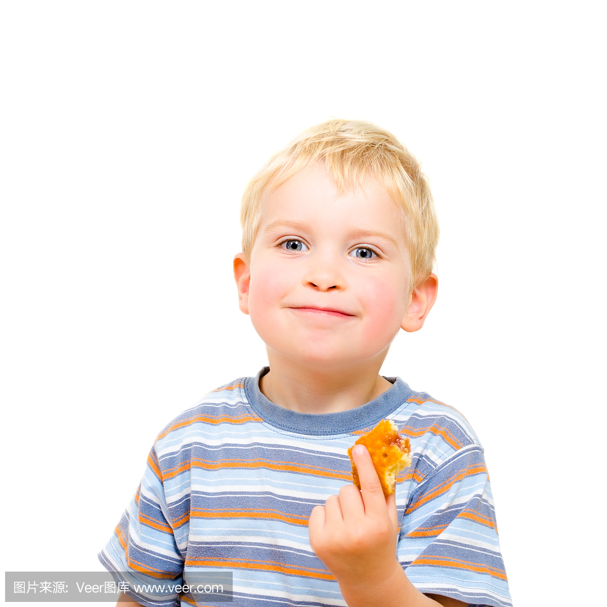 可爱的小男孩吃白色孤立的美味的饼干