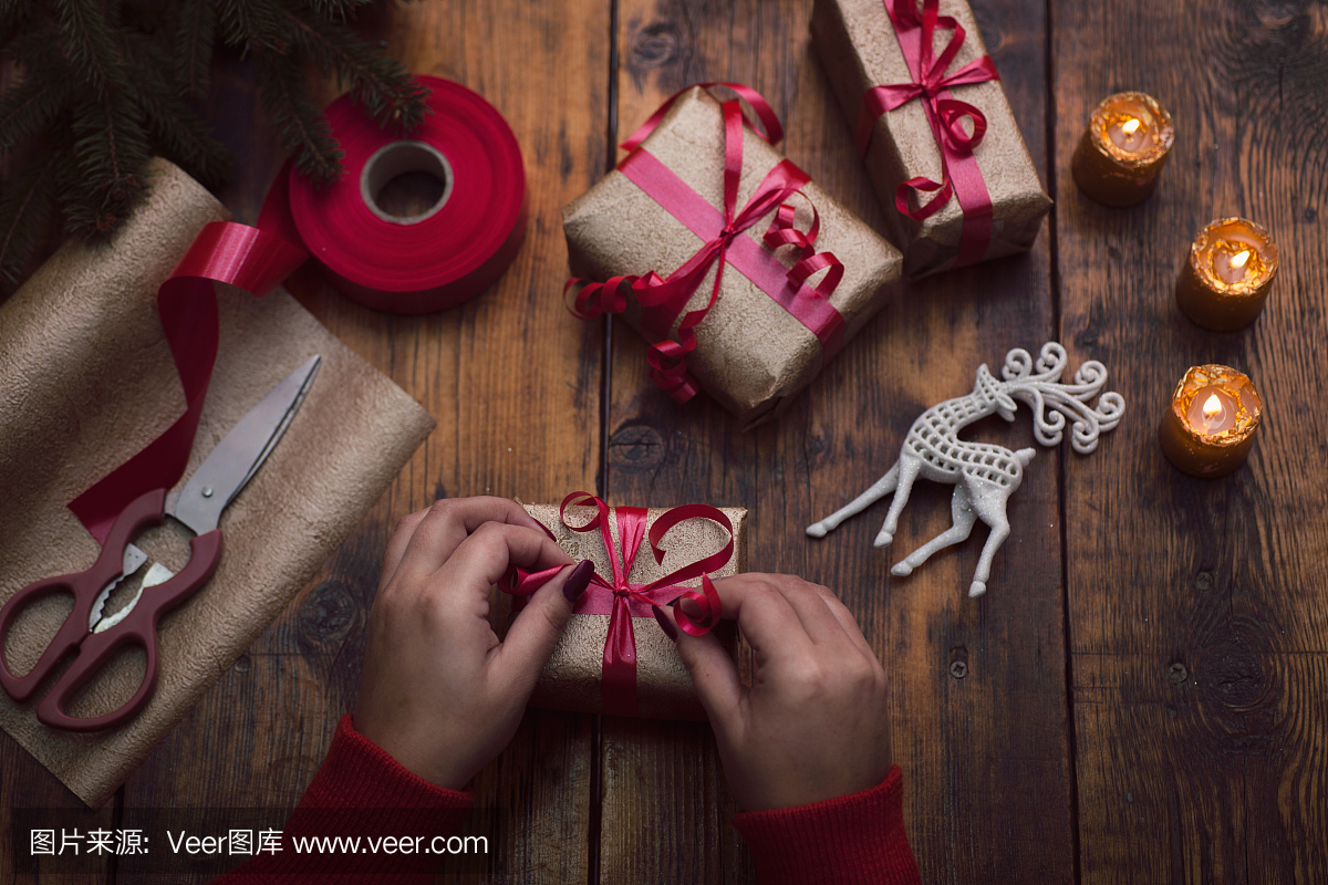 手工制作新年或圣诞礼物和装饰品具有复古效果