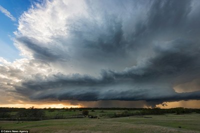 Tornado and thunderstorm no match for US pho Tornado and thunderstorm no match for US pho