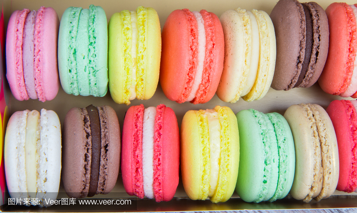 盒与传统的法国杏仁饼干麦卡龙