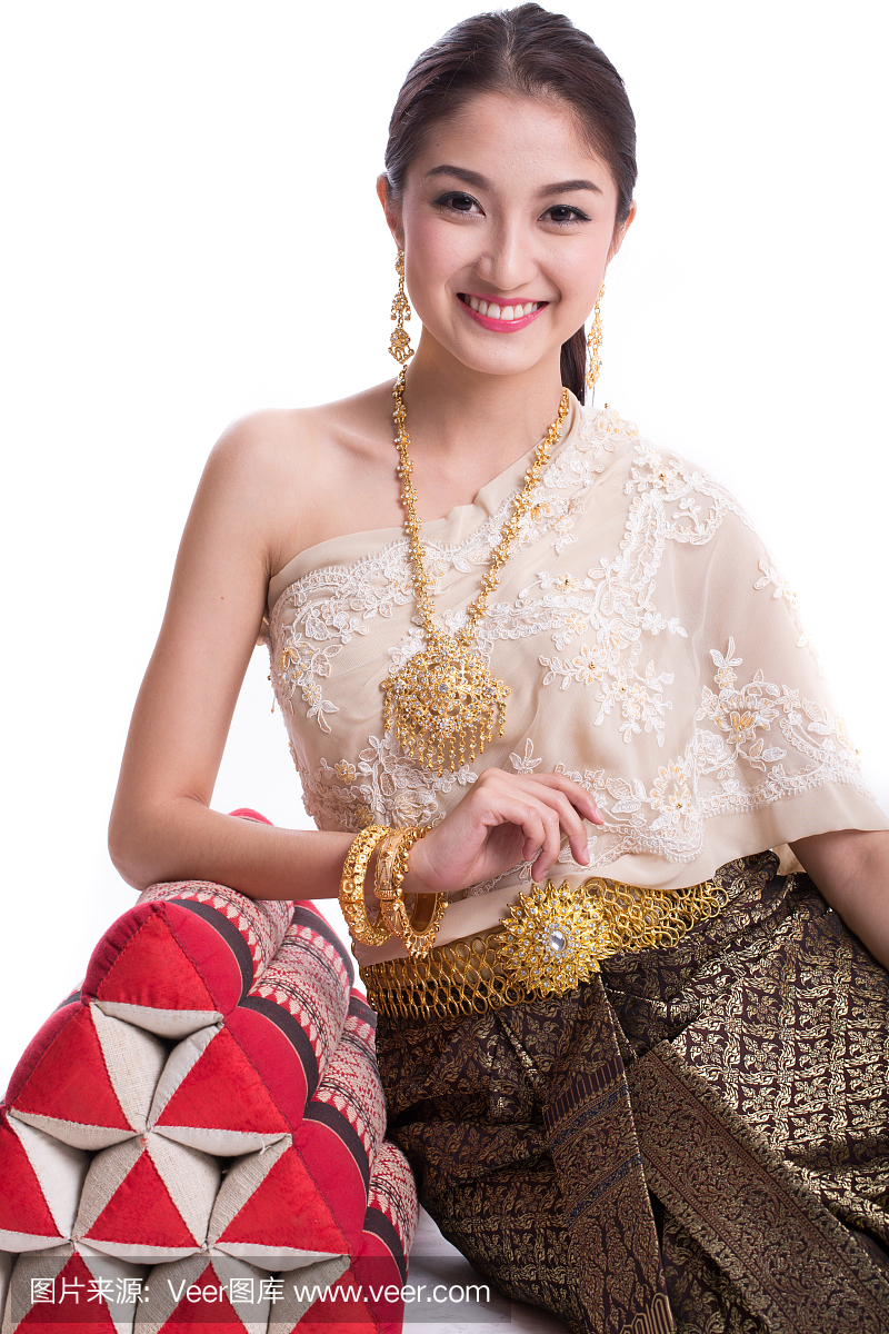 泰国女性穿泰式传统服饰
