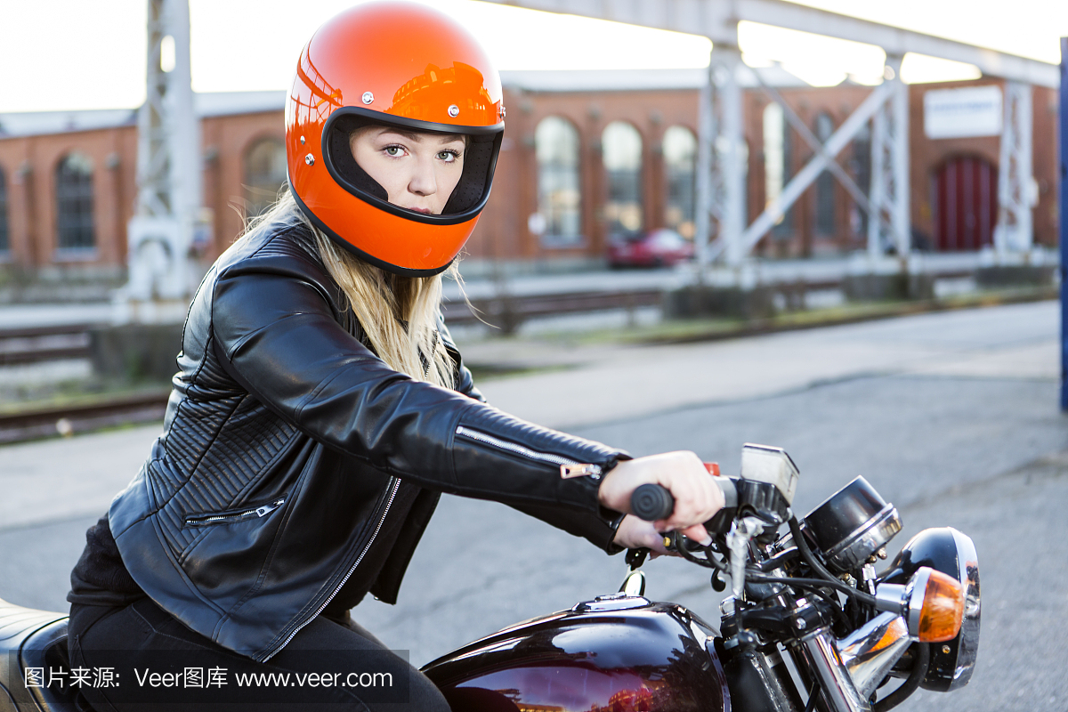 女孩摩托车头盔