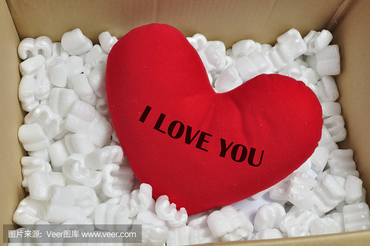 爱你爱心心形状在盒子里