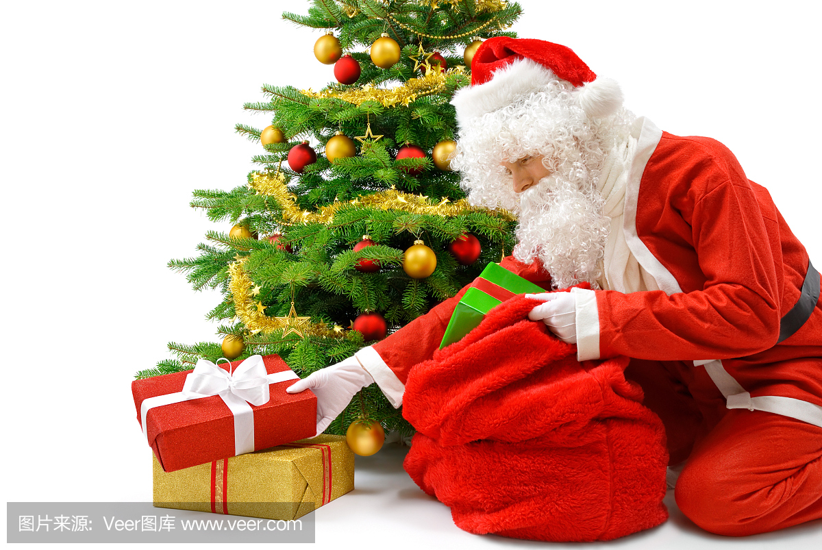 圣诞老人把礼品盒放在圣诞树下
