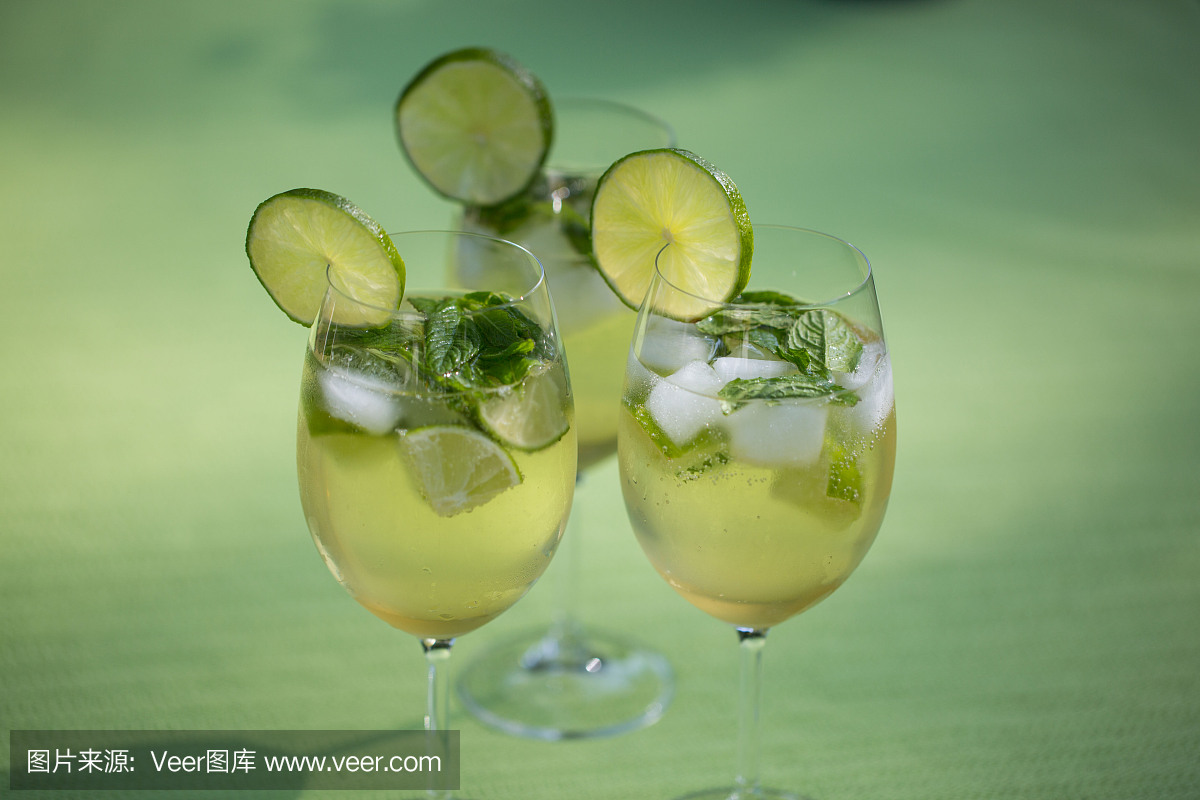 接骨木果,接骨木浆果,普罗赛柯起泡酒,水平画幅