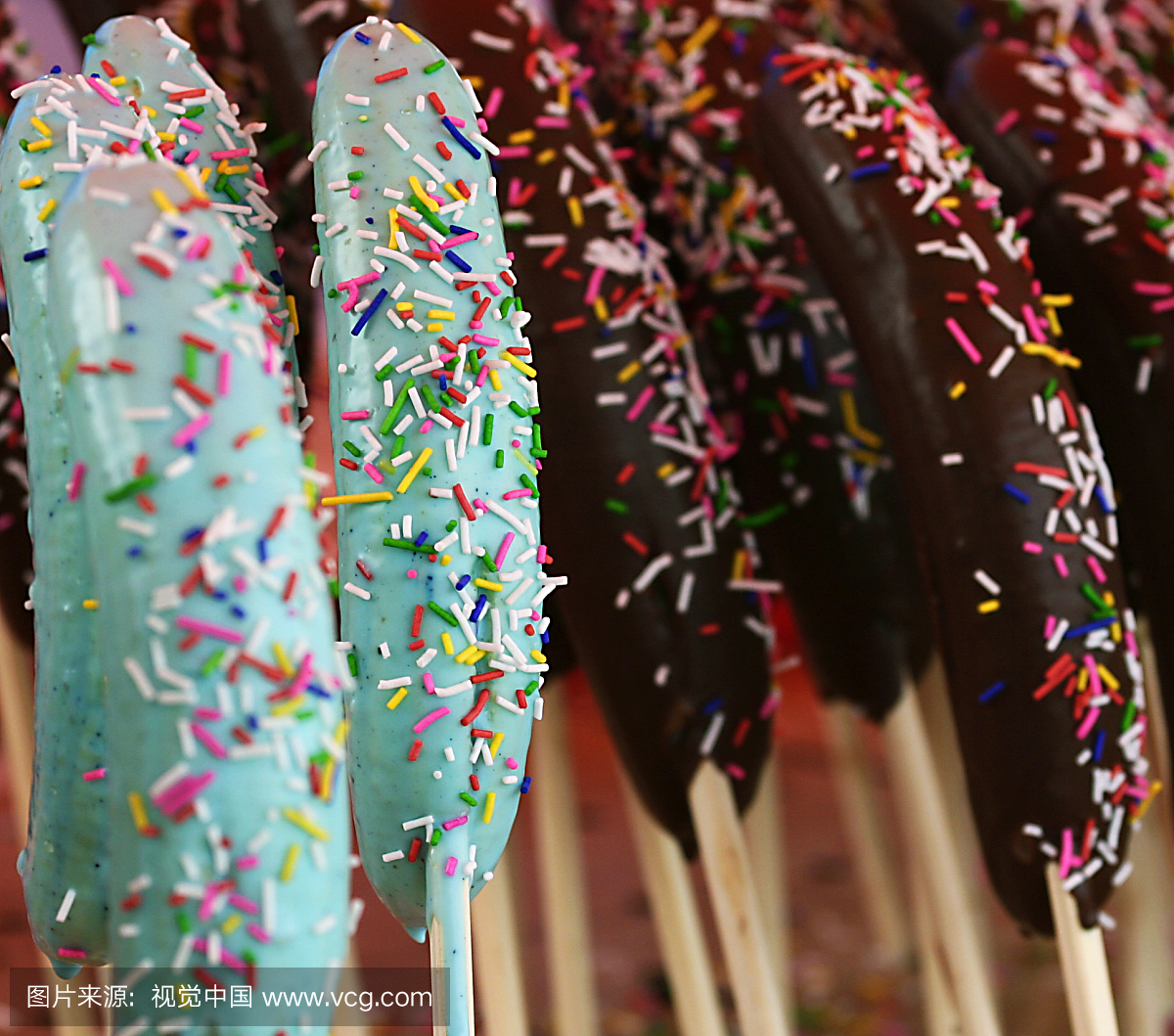 巧克力盖上香蕉,洒在上面