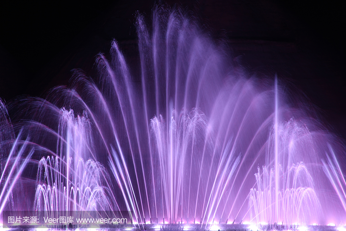 跳舞喷泉在普罗塔拉斯,塞浦路斯喷泉表演