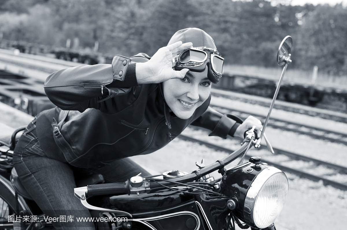 复古女摩托车手 - 1935风格