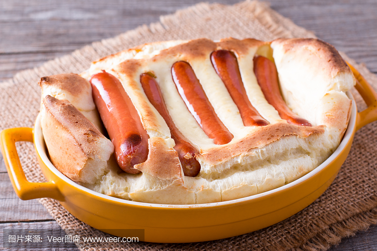 焦黄面包,干酪屑涂层,烘烤菜肴上的脆皮,脆皮面